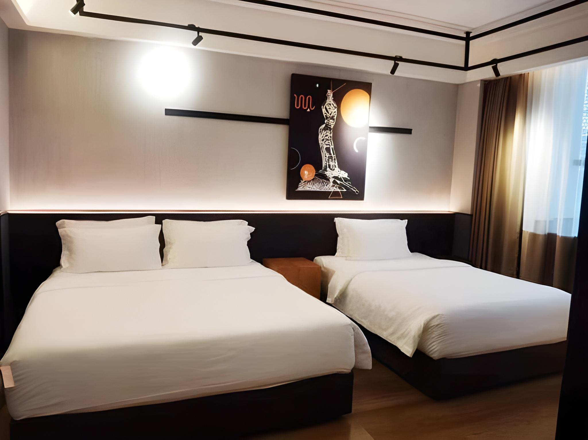 1 Bedroom, Feature, Family, Suite, Queen Bed, Living Area