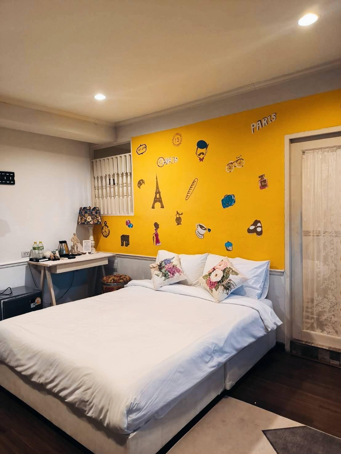 French, Double Bed