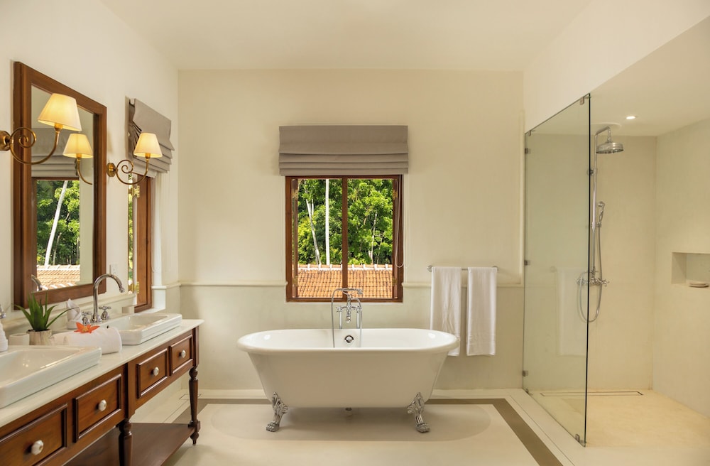 Bathroom at Jetwing Wahawa Walauwa, A Luxury Reserve, Mahapitiya