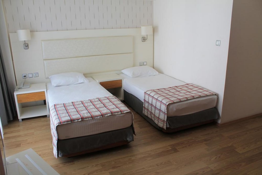 Yunus Hotel 15/71