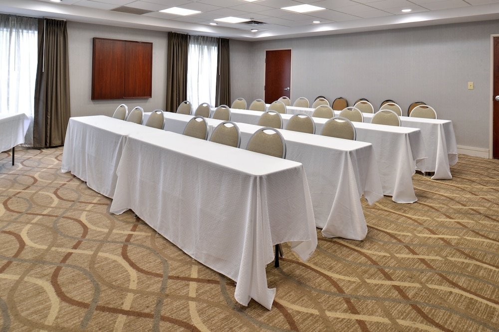 Holiday Inn Express Hotel And Suites Lafayette 40/49