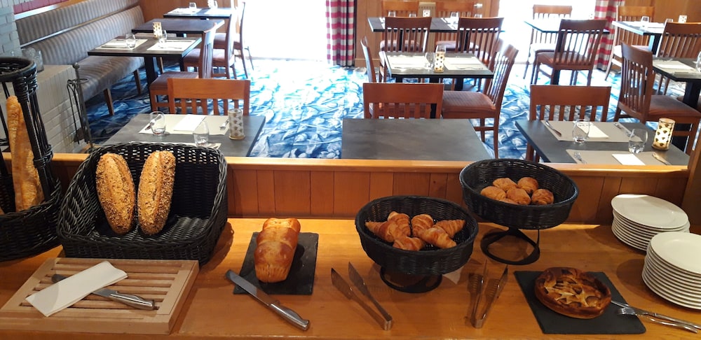 restaurant cafeteria