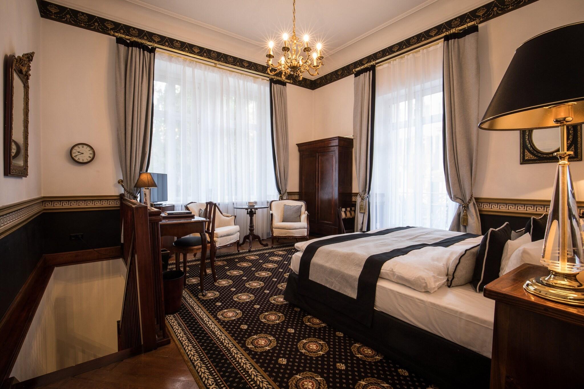 Suite, 2 King Beds