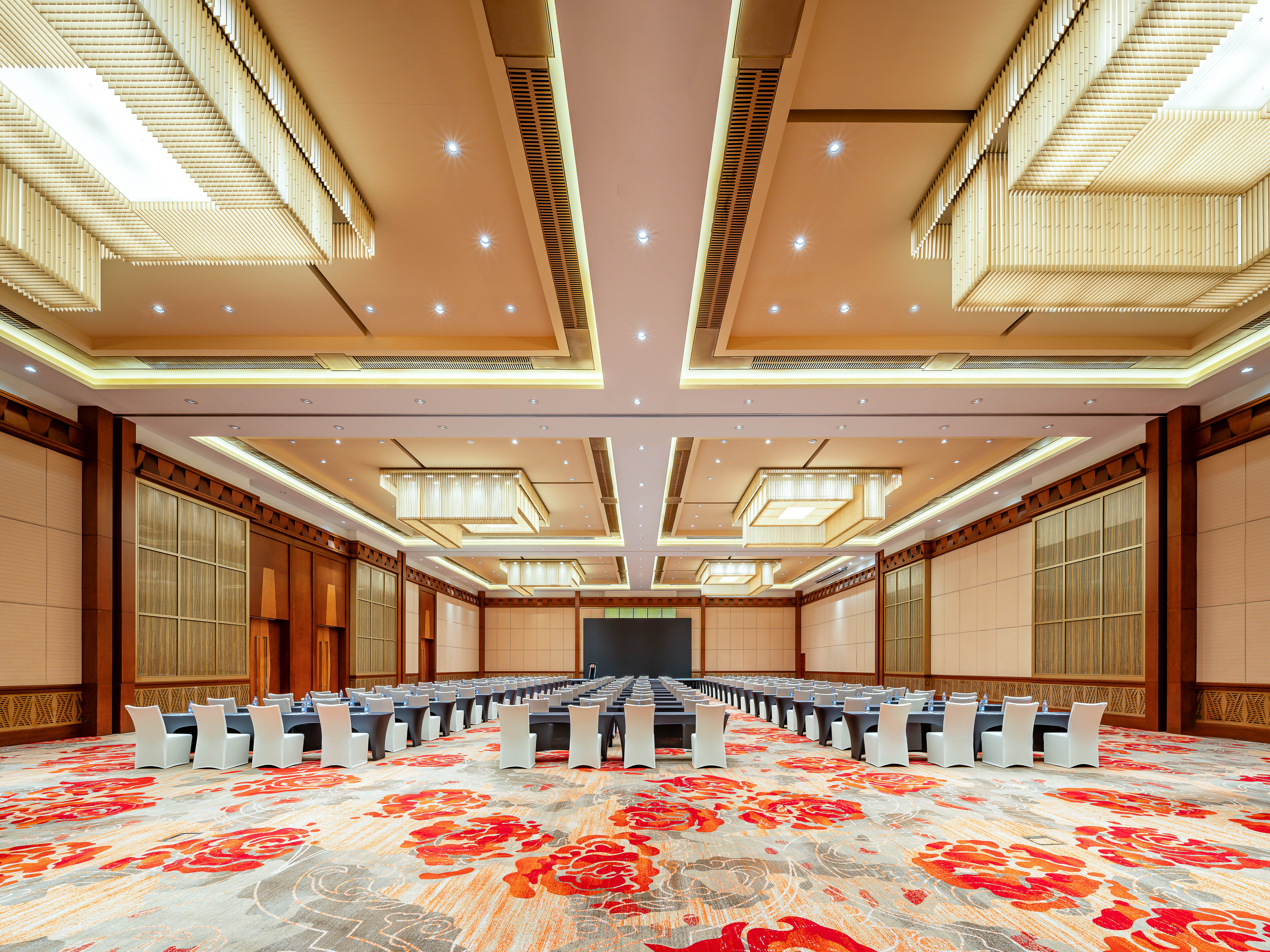 HOLIDAY INN SHANGHAI PUDONG KANGQIAO 7/50