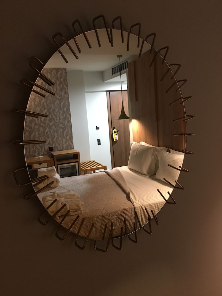 360 Degrees Pop Art Hotel 66/74