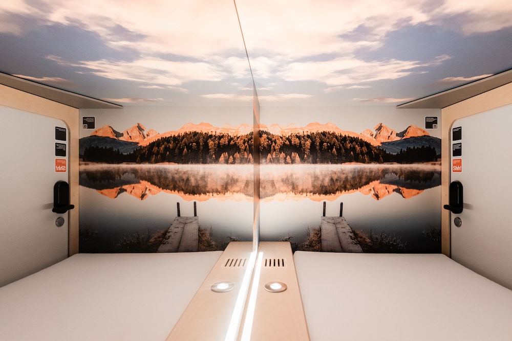 Capsule Hotel - Alpine Garden Zurich Airport 35/37