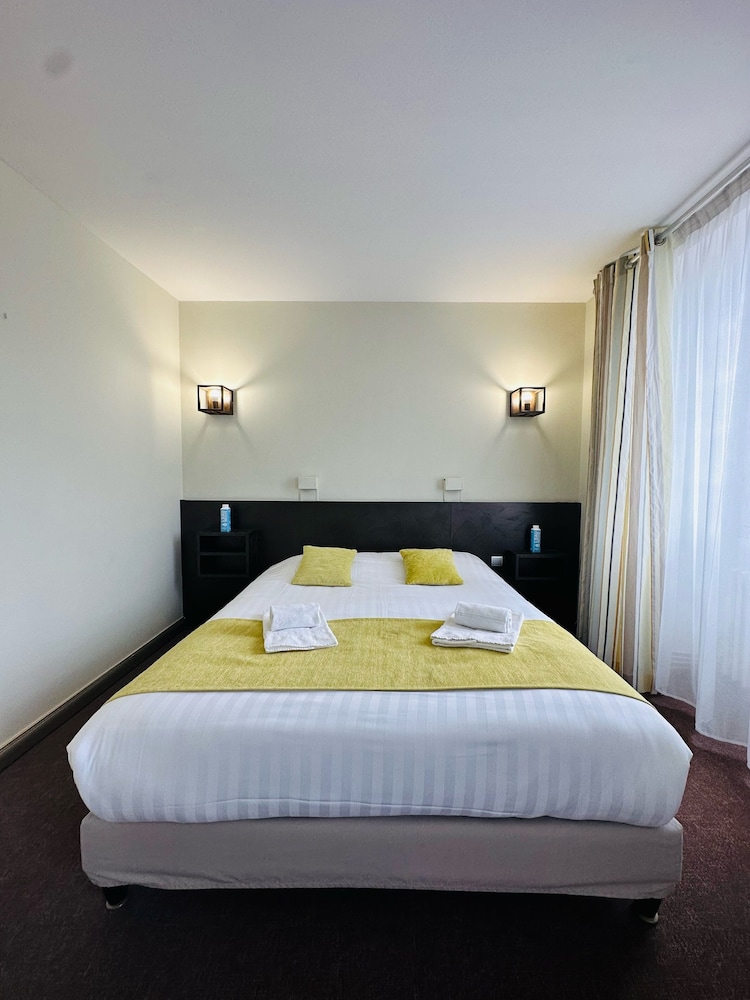 HOTEL LE LION D'OR 9/50