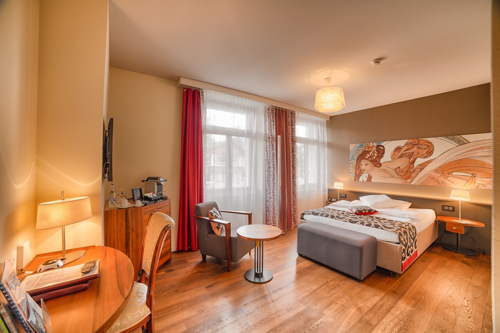 Boutique, Queen Bed