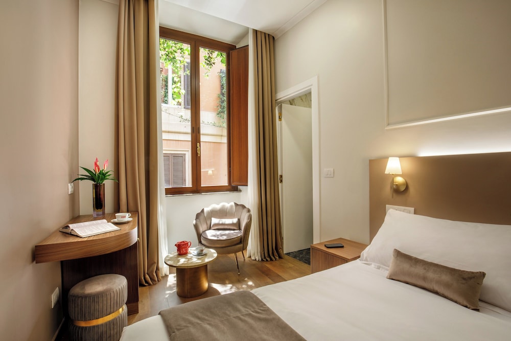ROOM, DOUBLE BED