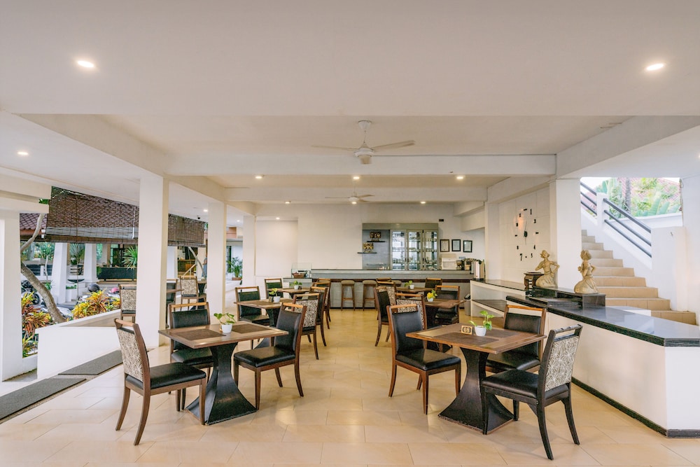 Legong Keraton Beach Hotel 56/70