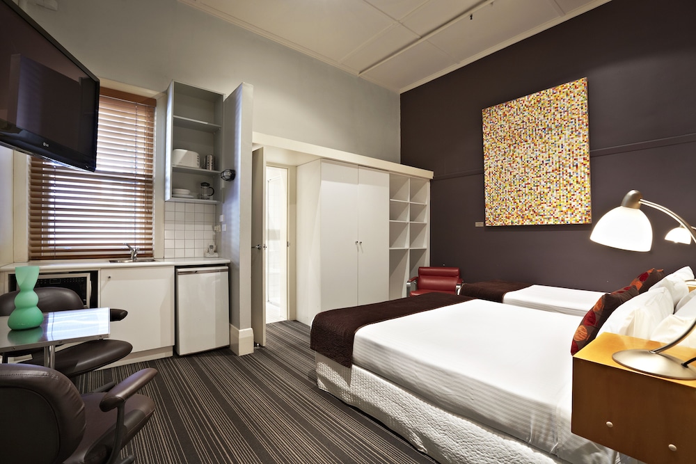 Tolarno Hotel 10/52