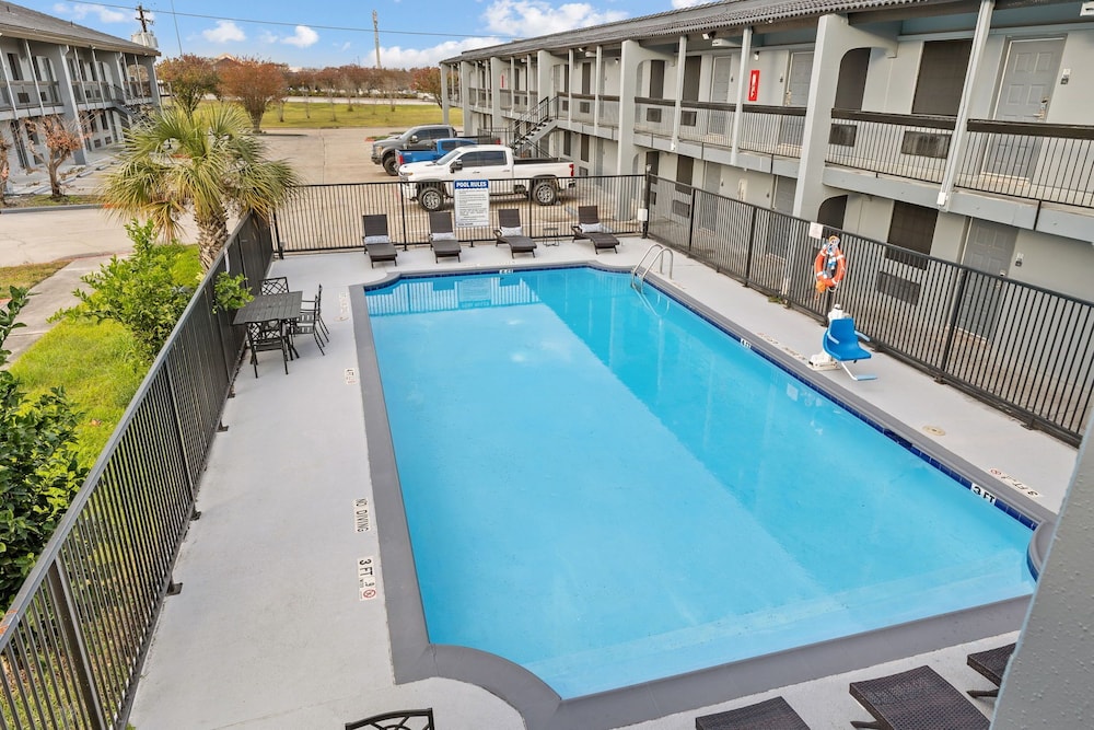 Days Inn & Suites by Wyndham Texas City 29/52