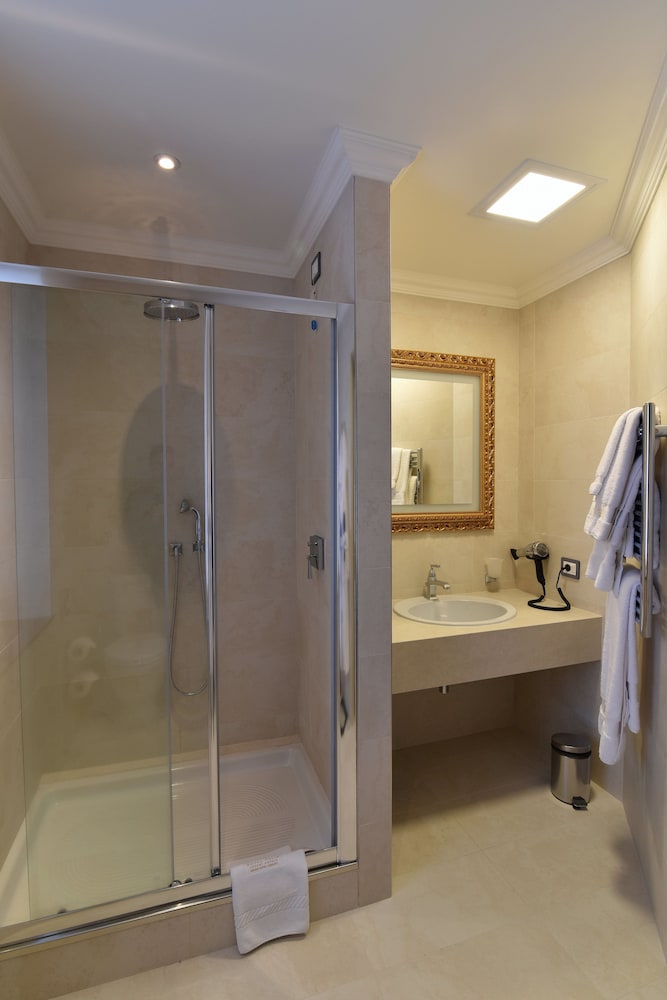 GRAND HOTEL YEREVAN 26/65