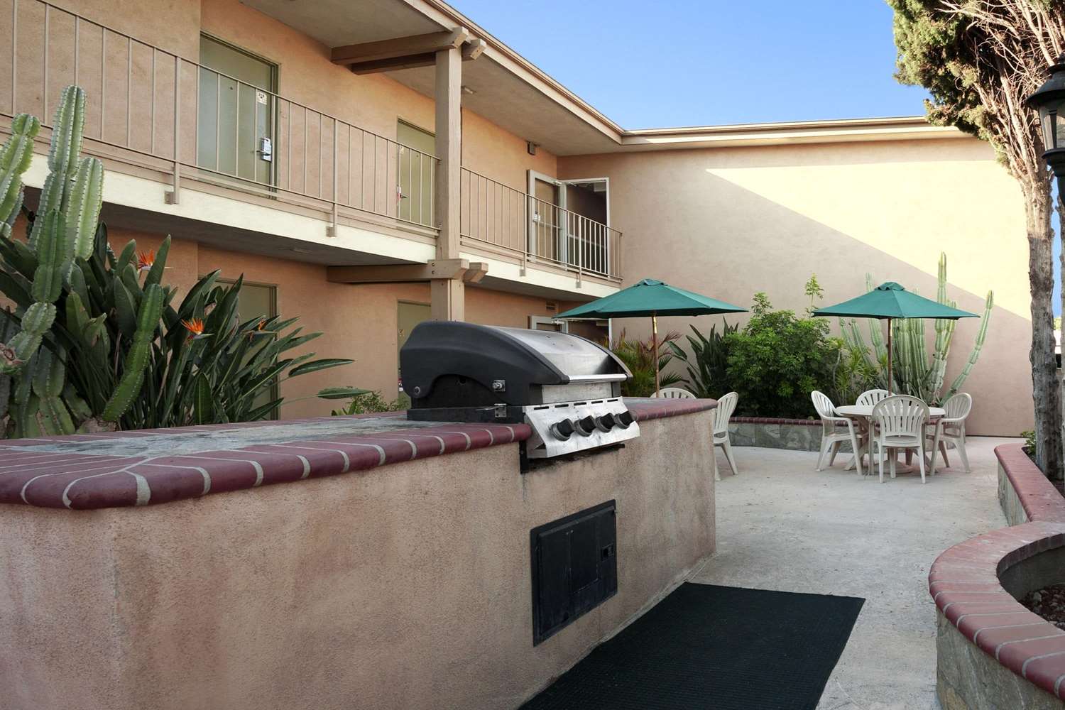Howard Johnson By Wyndham Buena Park 7/34
