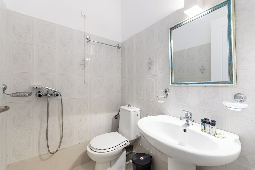 Birbas Hotel 125/128