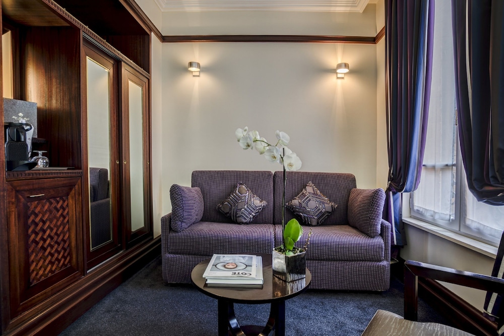 Hotel Pont Royal 41/68