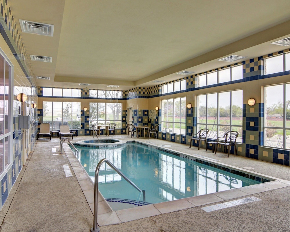 Comfort Inn Suites Near Lake Lewisville 4/43