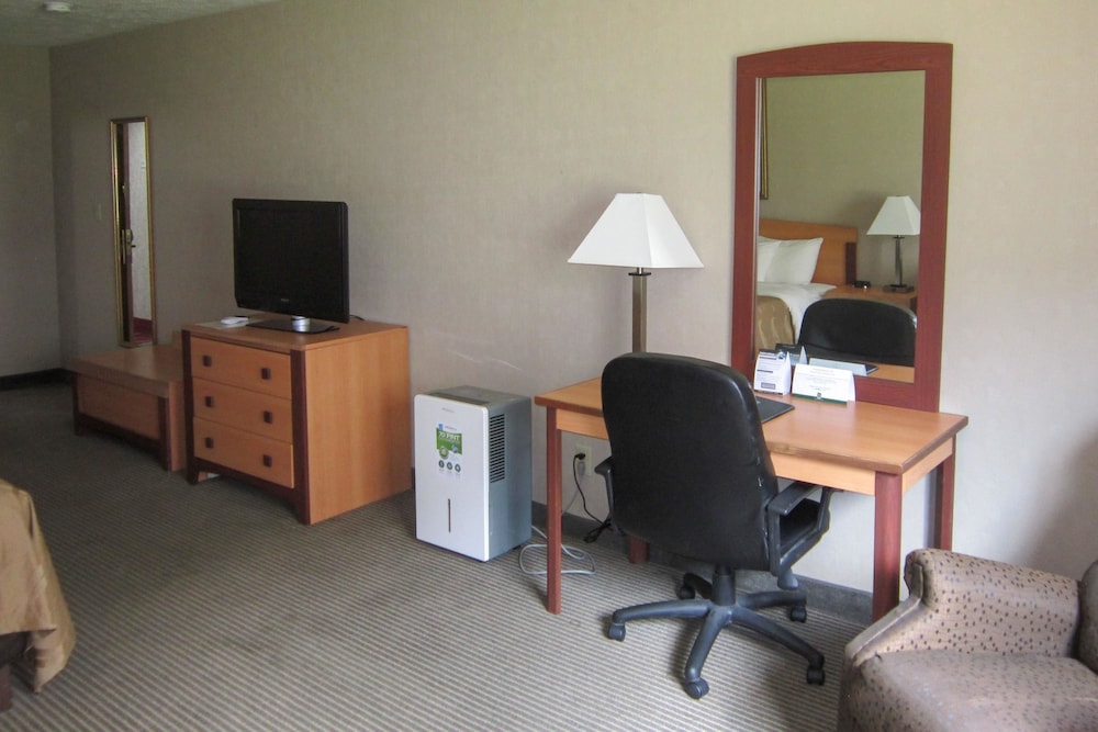 Quality Inn Nashville Bloomington 40/47