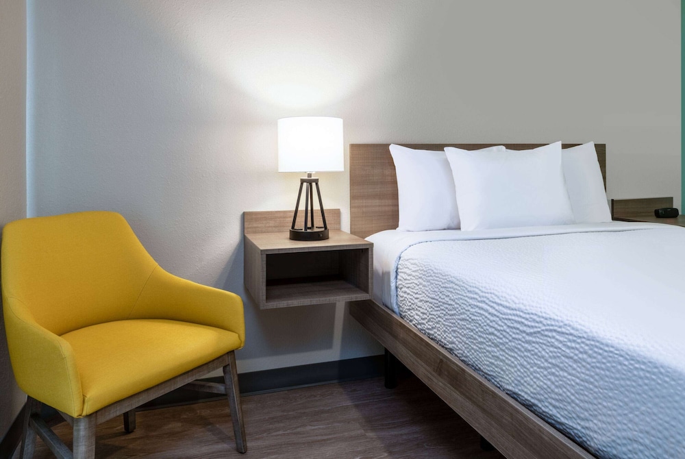 ECHO Suites Extended Stay by Wyndham Johnson City Medical CR 33/69
