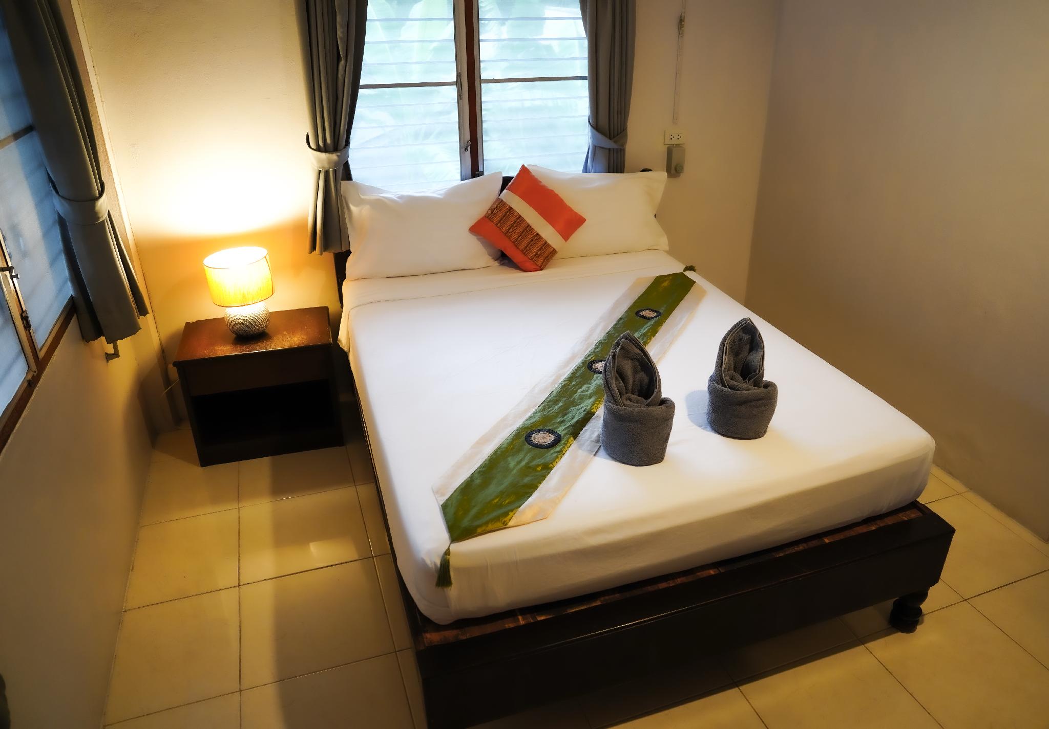 STANDARD, DOUBLE BED, WITH FAN
