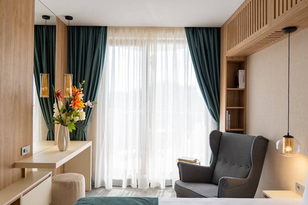 Harmony Suites 11, 12 Grand Resort 35/50