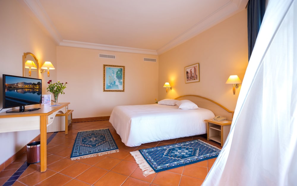Medina Belisaire and Thalasso 13/70