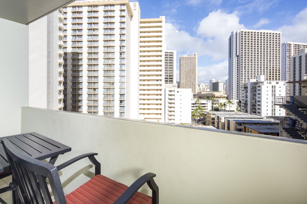 Castle Waikiki Grand Hotel 33/70