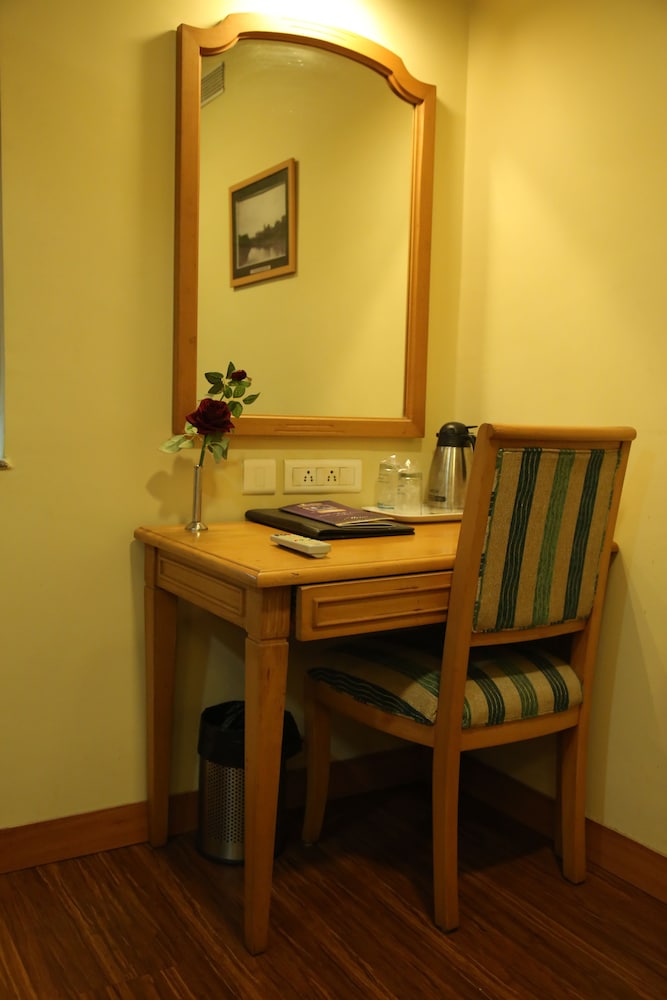 HOTEL SUDESH TOWER 32/37