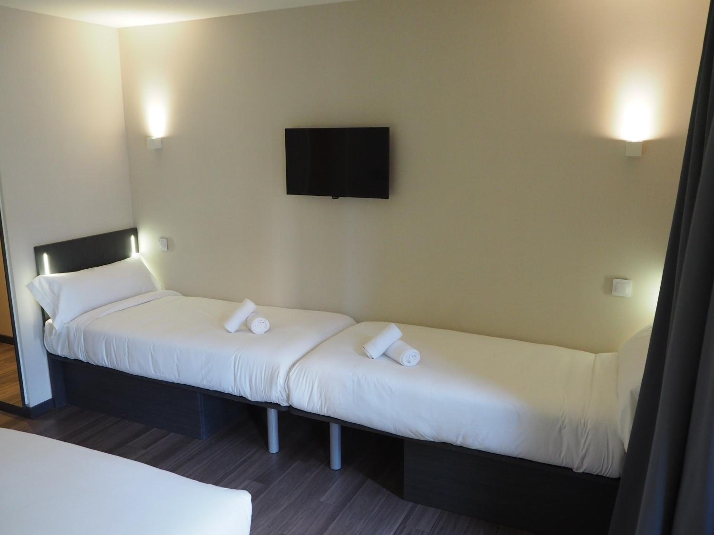 غرفة عائلية بسرير مزدوج، easyHotel Barcelona Fira 5/10