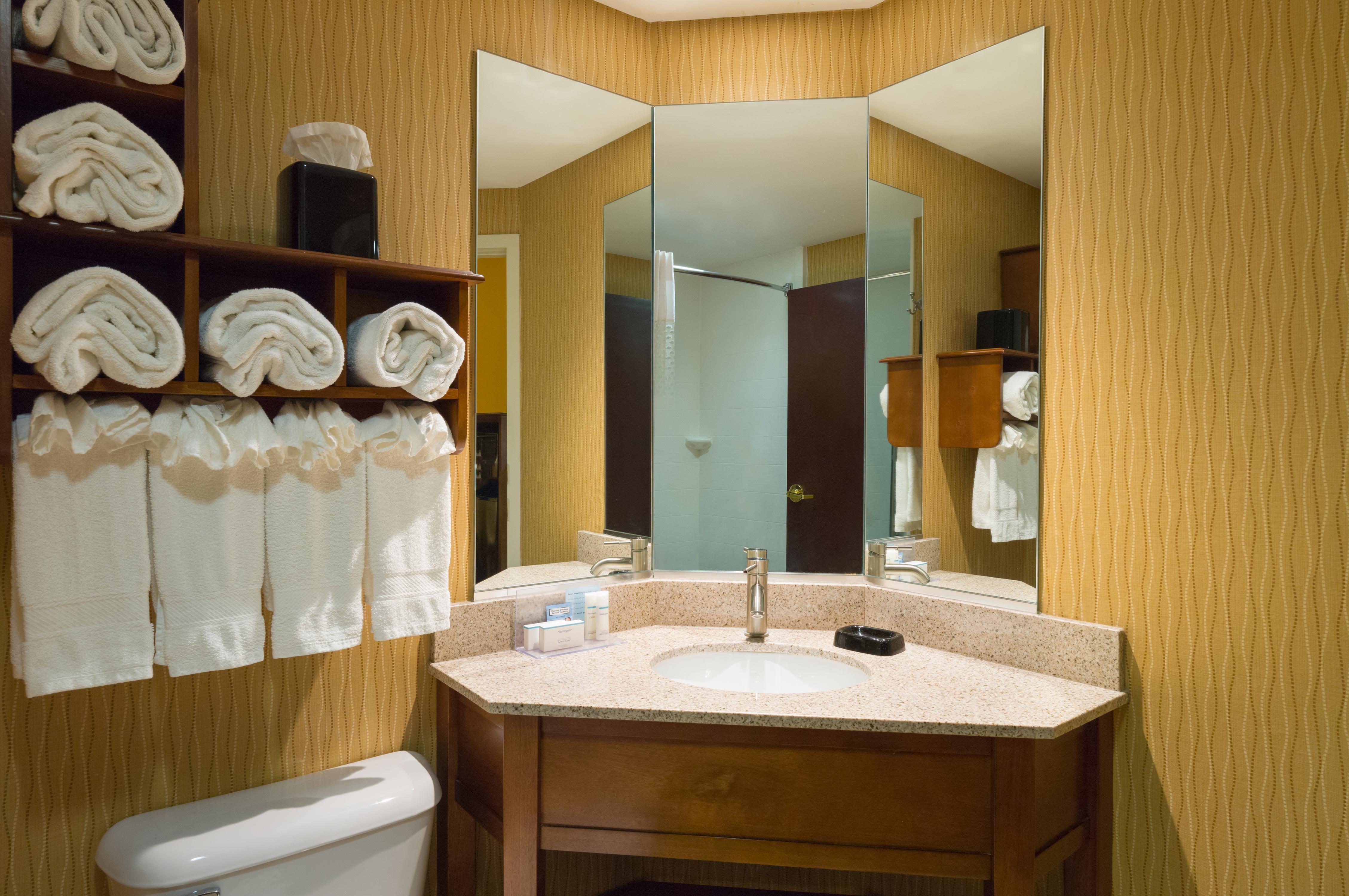 Larkspur Landing Hotel Carlisle 27/28