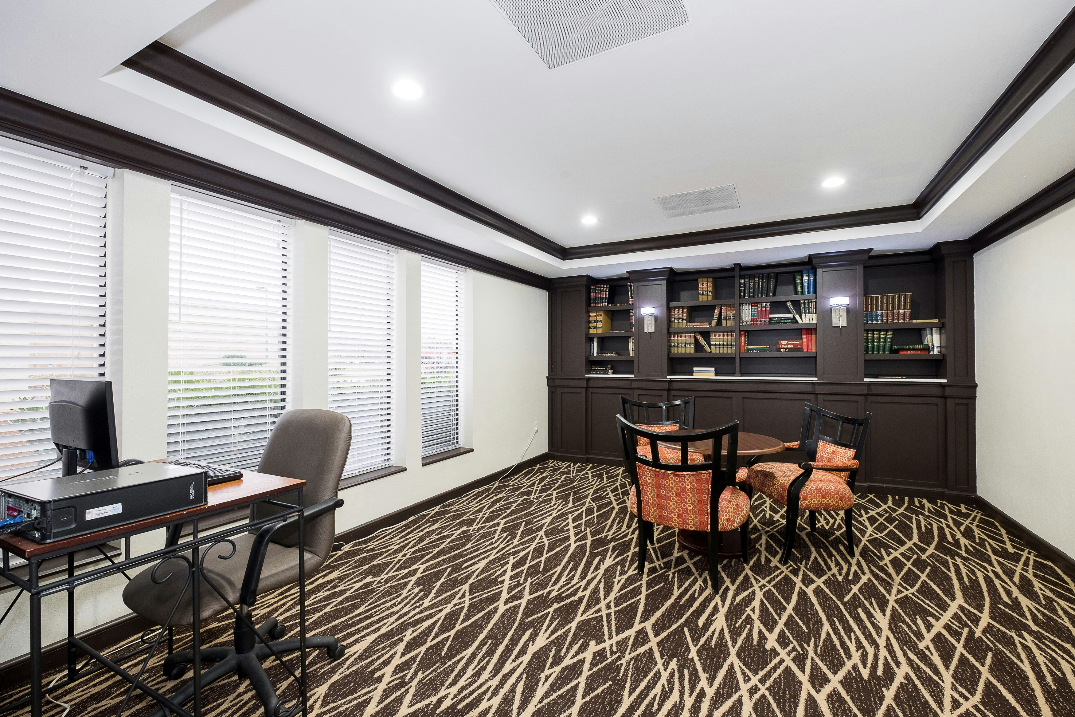 Red Roof PLUS & Suites Knoxville West - Cedar Bluff 41/51