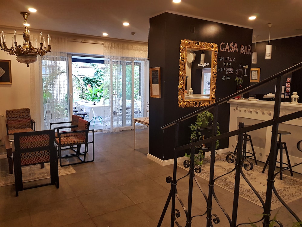 Casablanca Boutique Bed & Breakfast 58/61