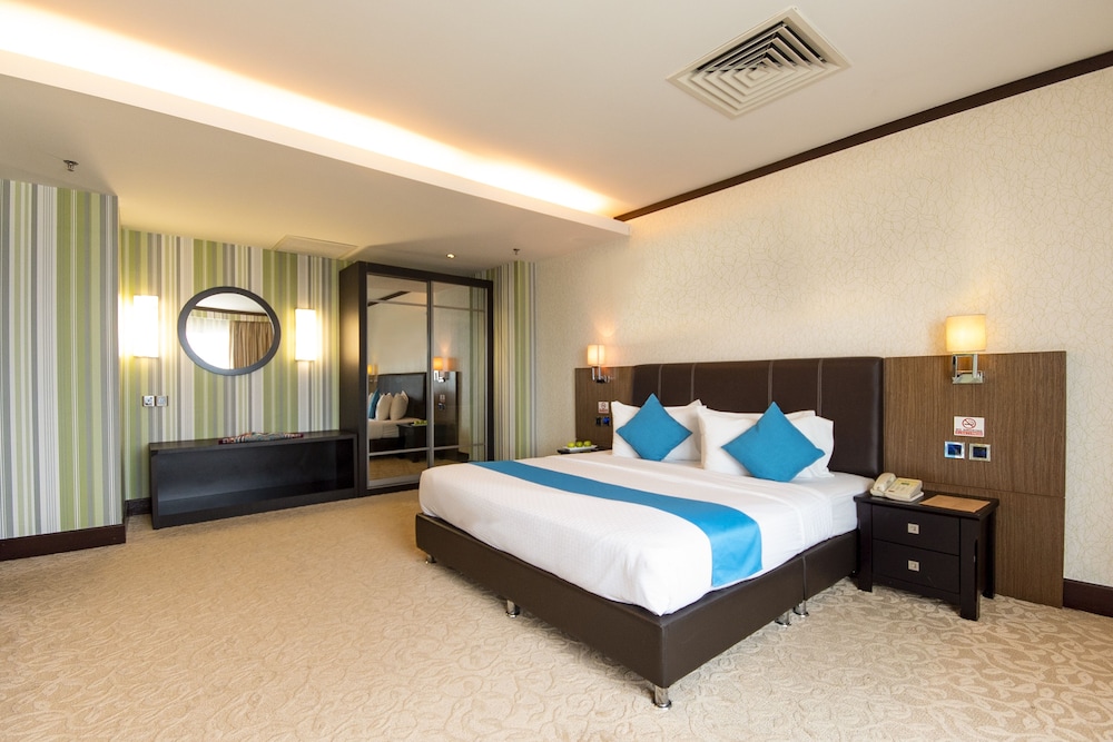 EXECUTIVE, SUITE, KING BED