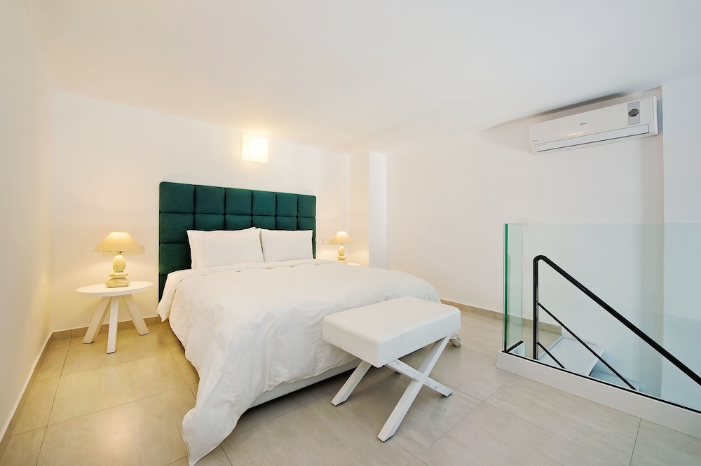 Senior, Suite, Double Bed, Sofa, Jetted Tub