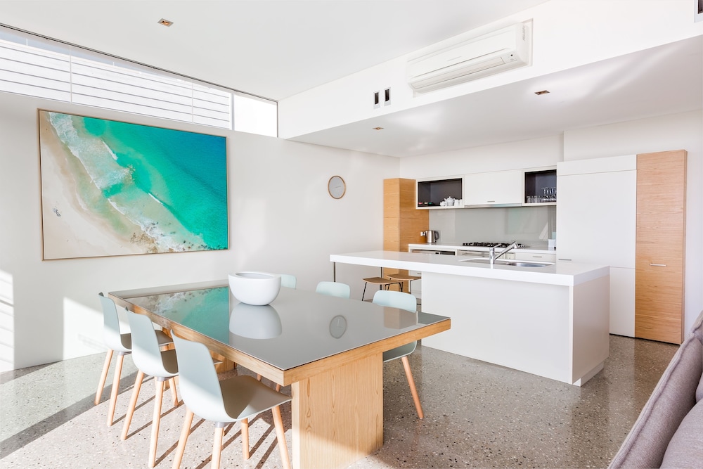 Smiths Beach Resort 63/85