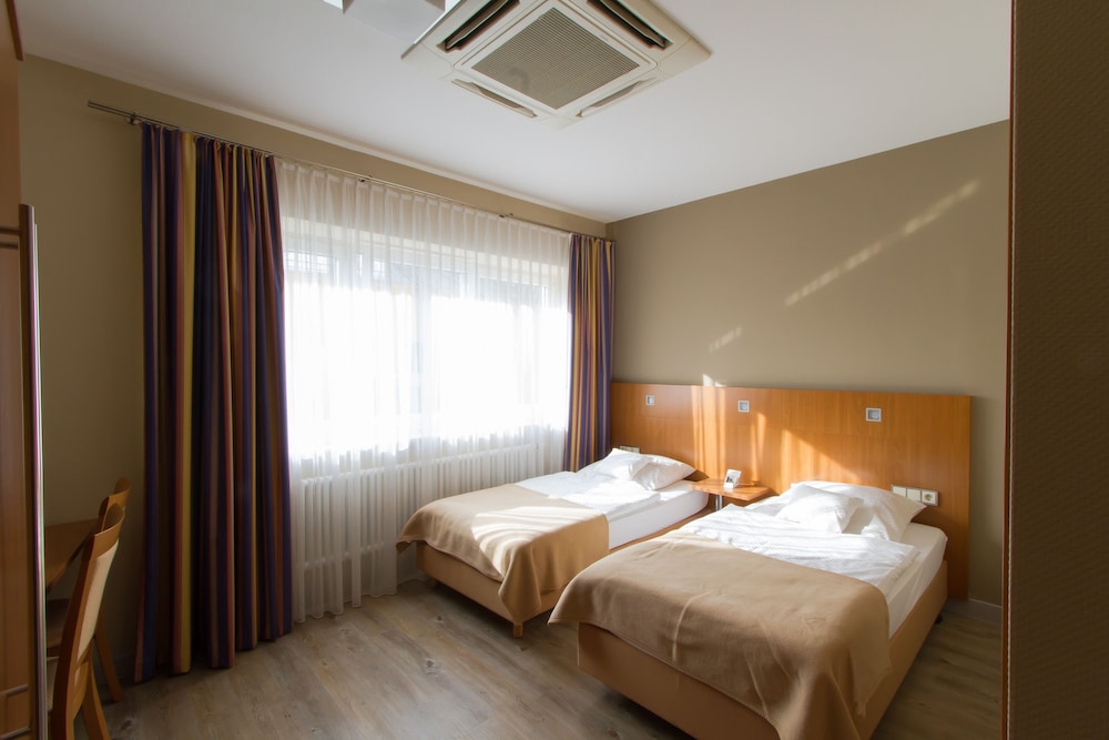HOTEL LINDLEINSMUHLE 8/61