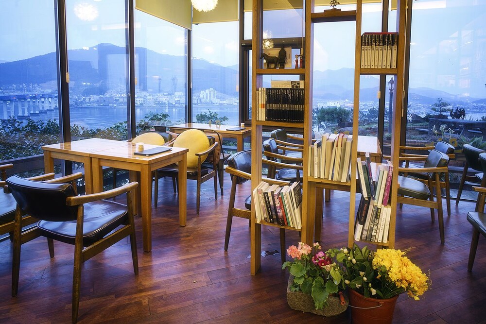 Tongyeong Mongdol House Pension 44/50