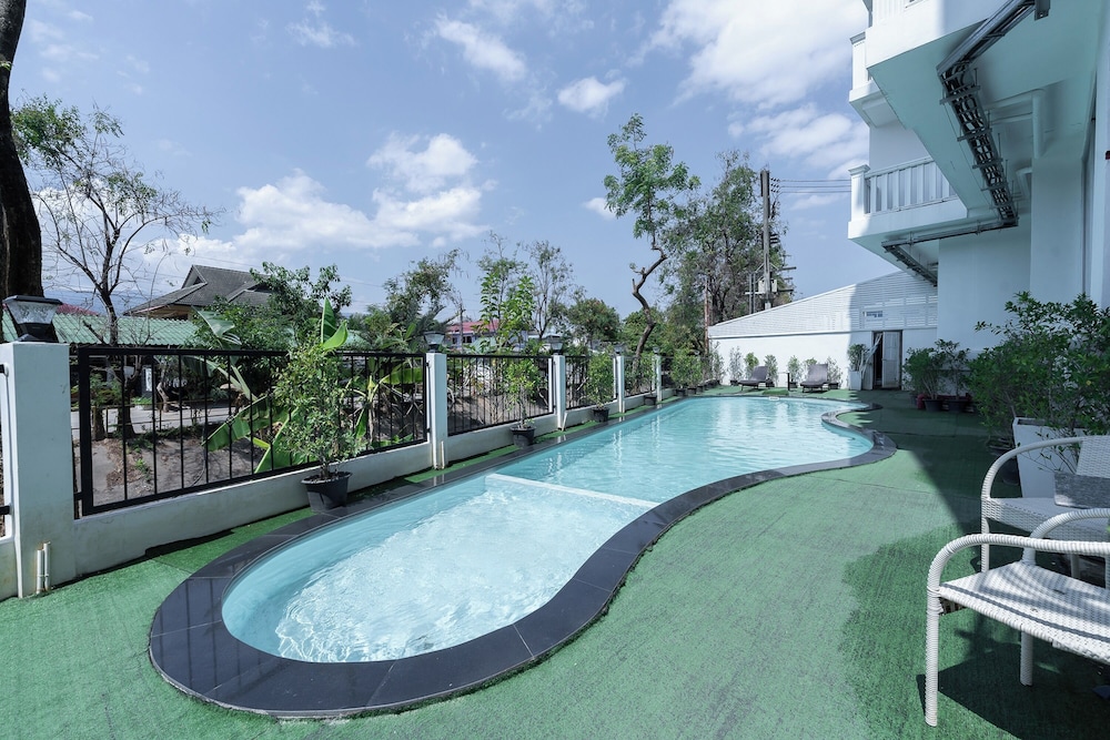 Royal Peninsula Hotel 63/66