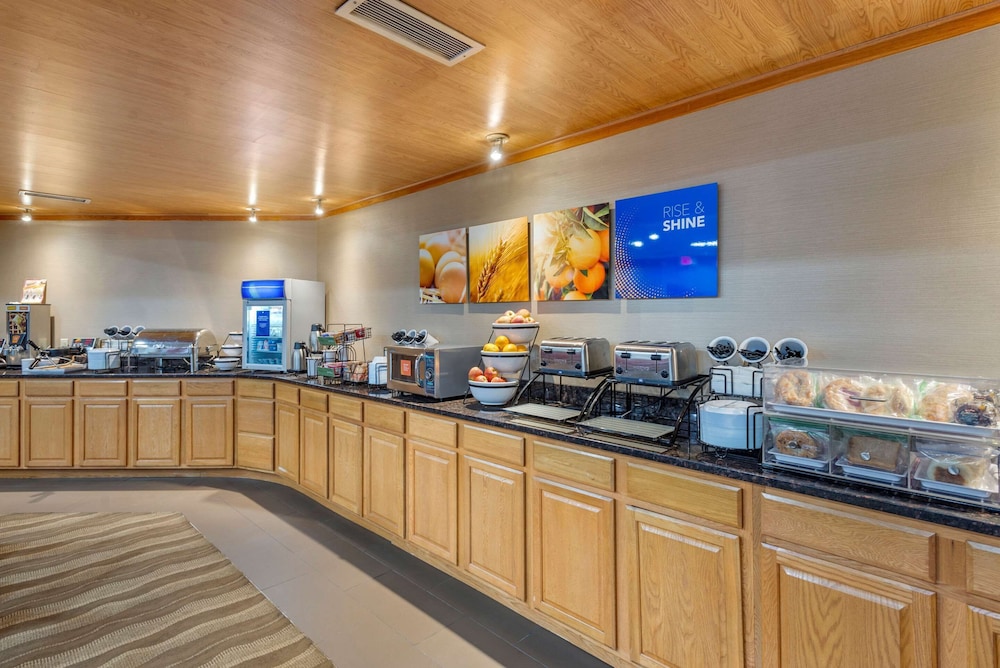 Comfort Inn Lancaster County North-PA Tpke 7/19