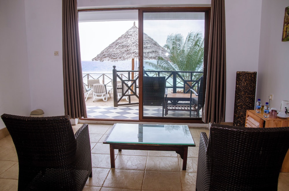 Langi Langi Beach Bungalows 10/47