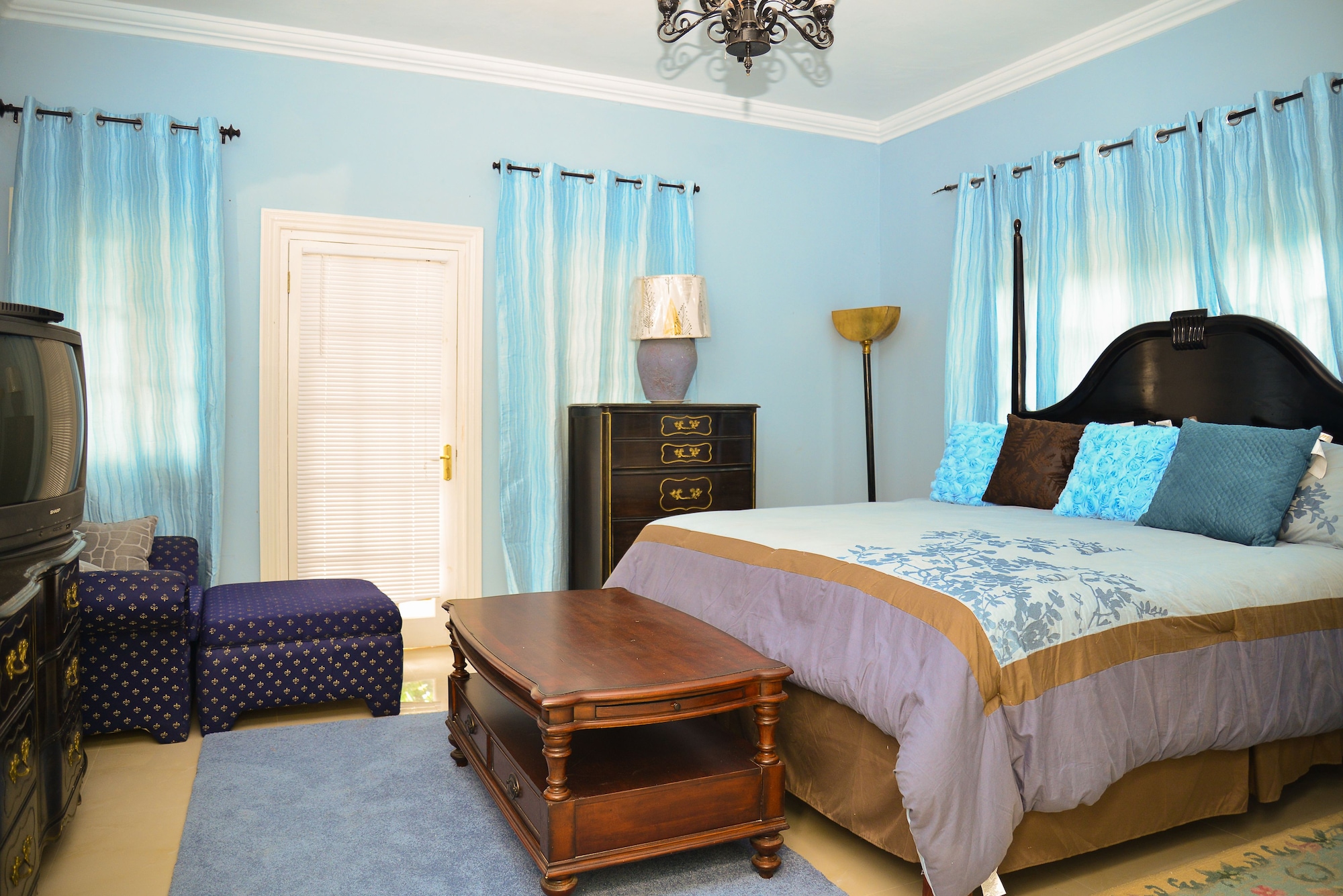 Blue, King Bed, Balcony, Ground Floor، Khastle Khodero 2/6