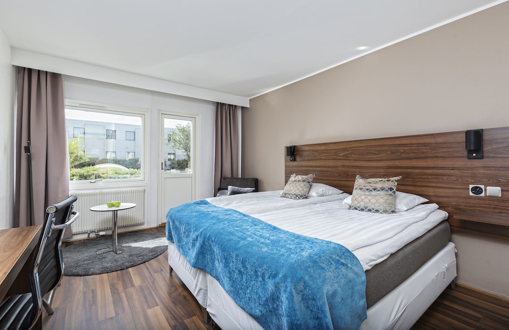 Apple Hotel 17/44