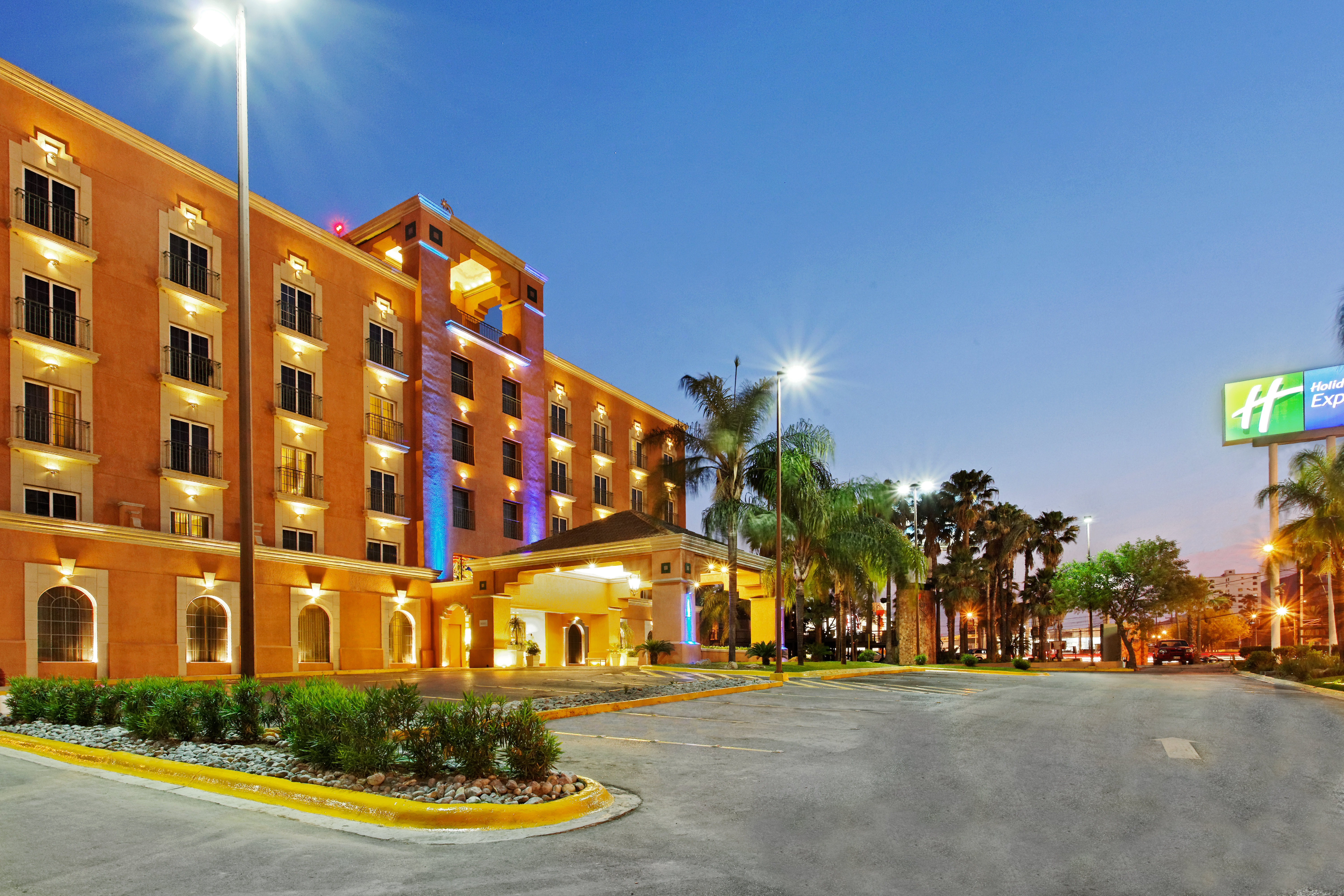 Holiday Inn Express Monterrey Galerias Sn Jeronimo 71/76