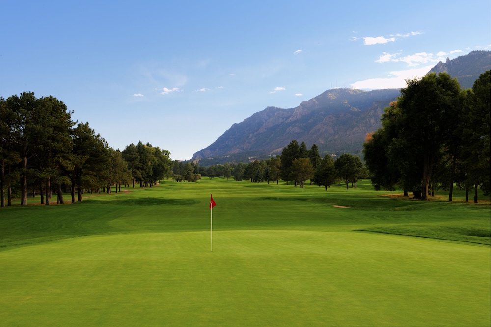 THE BROADMOOR 29/73