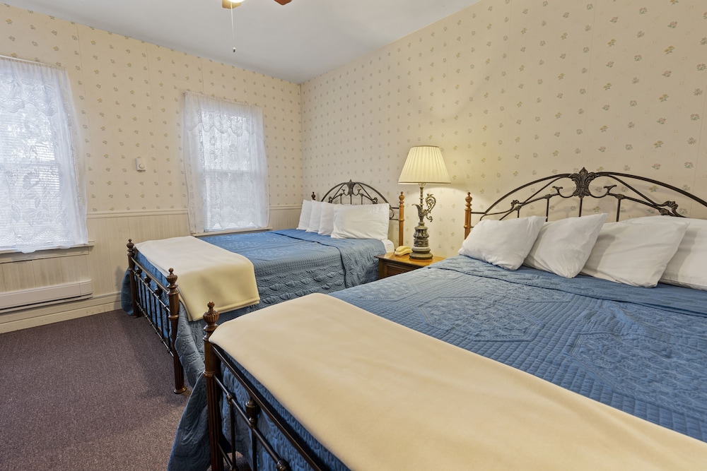 The Pines Inn Lake Placid 14/41