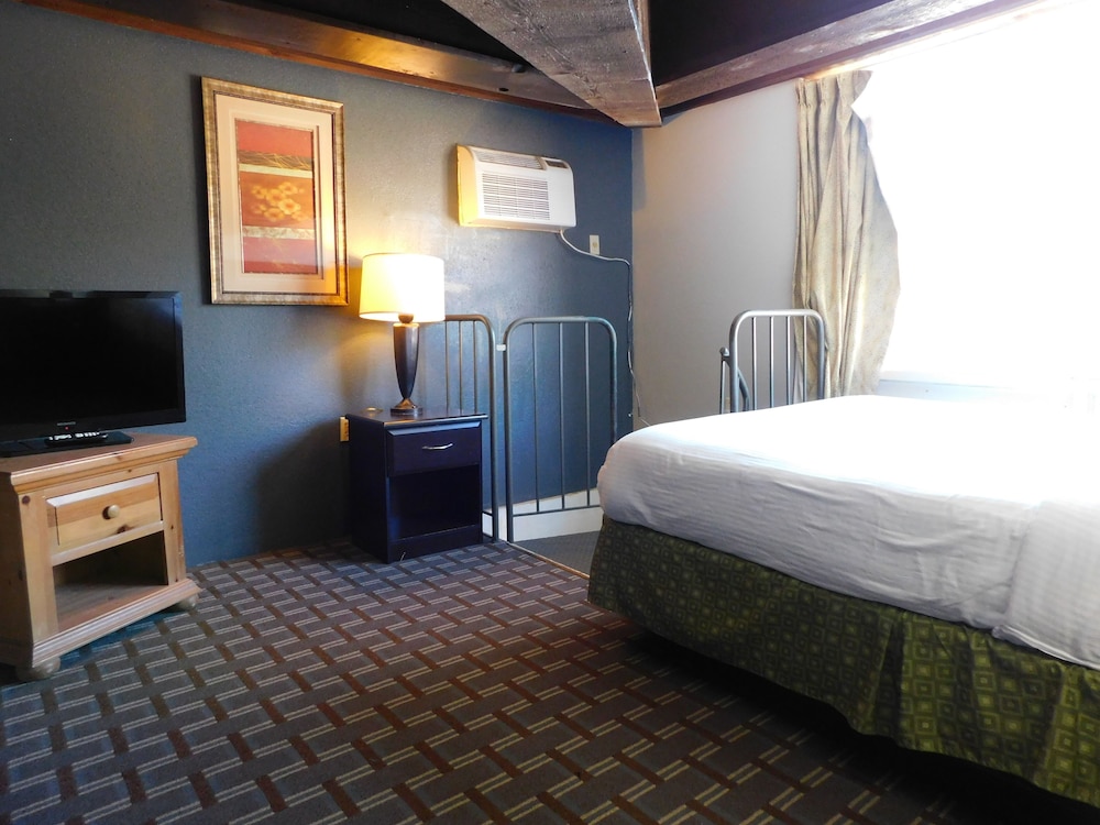 Days Inn & Suites By Wyndham Downtown Gatlinburg Parkway 29/68