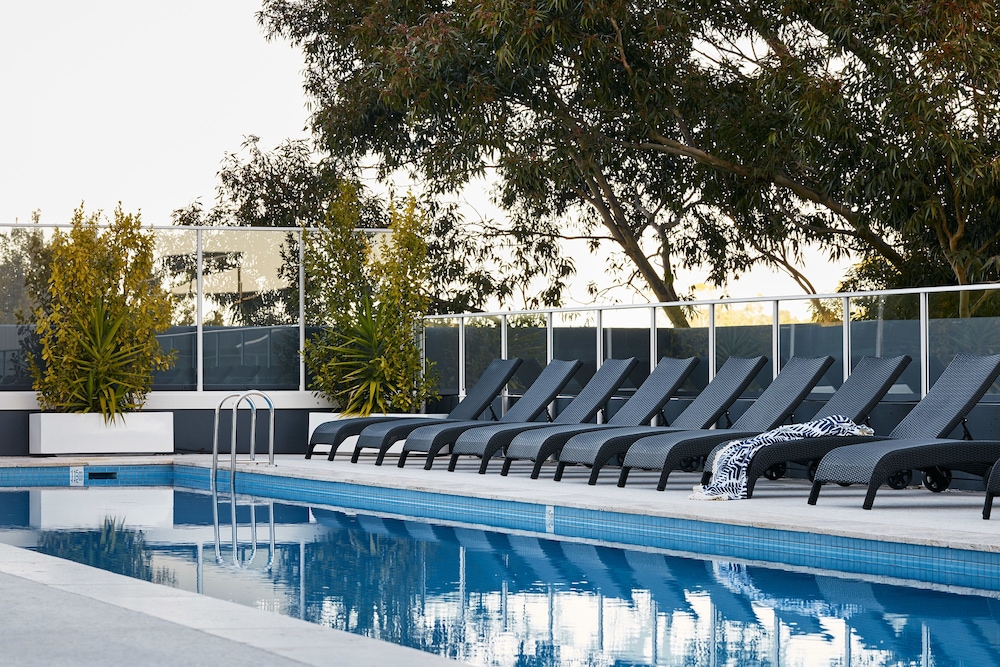 The Watson Adelaide - Art Series 50/52