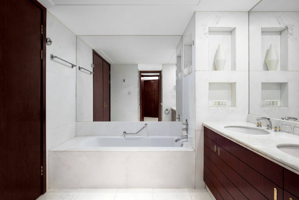 Courtyard By Marriott Shanghai Fengxian 12/41
