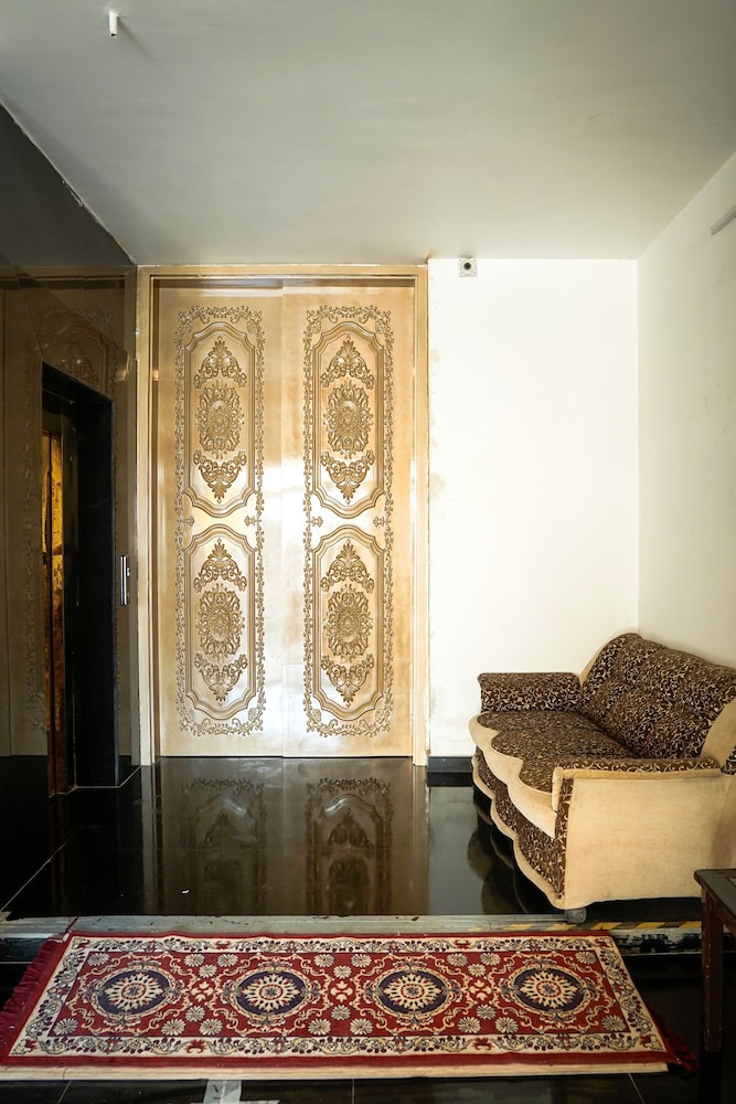 Oyo 12206 Hotel The Black Gold 33/50