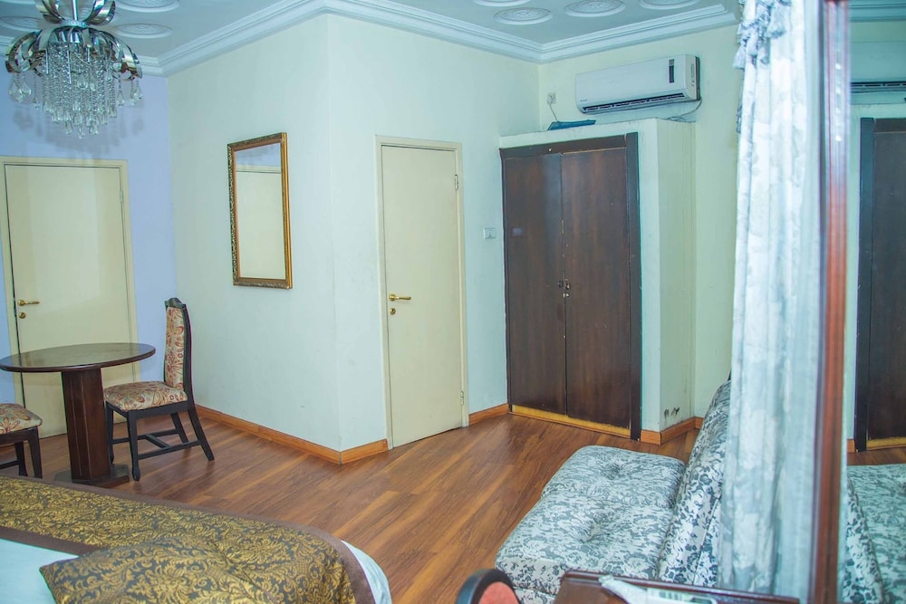 Muriela Hotels 32/45